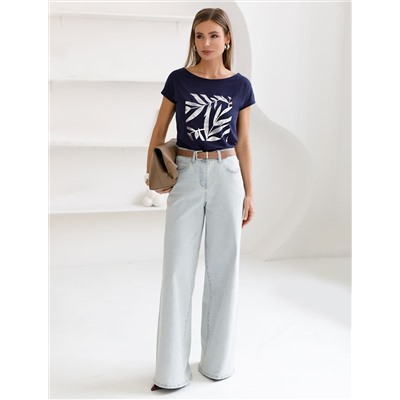 Нарядная футболка с серебристым принтом