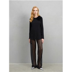 Черная блуза с цветком