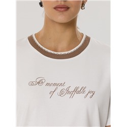 Футболка молочного цвета с принтом