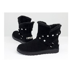 Зимние сапожки в стиле UGG из натуральной замши черного цвета, украшены  ремешками с металлическими заклепками, Коллекция Осень-Зима от Джино Фиджини, Б-17114-05