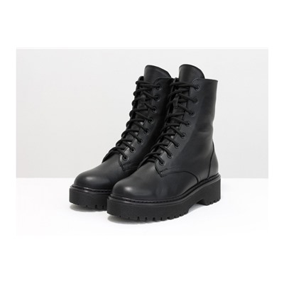 Женские ботинки на шнуровке в стиле Dr. Martens, выполнены из натуральной лицевой кожи черного цвета, на утолщенной черной подошве, Б-2069-07