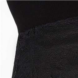 Юбка из кружева на подкладе, Икона бунта