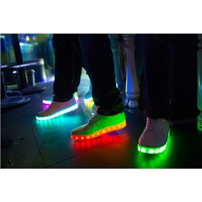 Светящиеся кроссовки с LED подсветкой, цвет белый A99