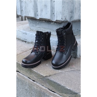 Женские зимние черные кожаные ботинки F9093-601XMN