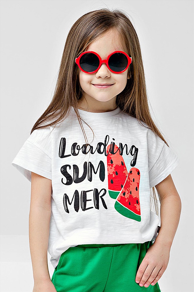 Купить футболку скидки. Футболка яркая для девочки 6 лет. Bossa Nova футболка девочке. Девочка в футболке ярко. Дети в ярких футболках.