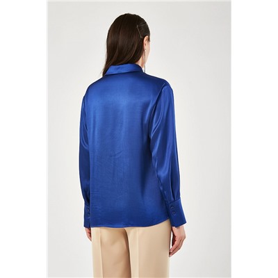Синяя блуза с фигурным вырезом