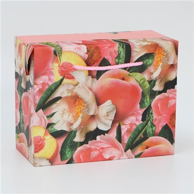 Пакет—коробка «Flower», 23 × 18 × 11 см