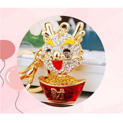 Инкрустированный бриллиантами брелок с китайским драконом