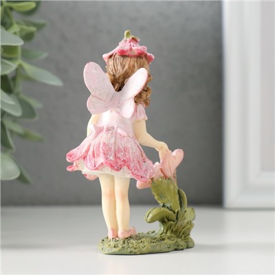 Сувенир полистоун "Девочка-колокольчик с крылышками, на полянке с цветком" 7х4х9,5 см