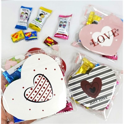 Сладкий мини-набор с валентинкой "Love is..." для подарка на 14 февраля
