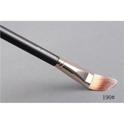 Кисть-лепесток для тональной основы МАС 190 Foundation Brush