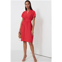 Красное короткое платье с поясом