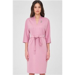 Розовое платье с цельнокроеным рукавом