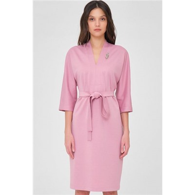 Розовое платье с цельнокроеным рукавом