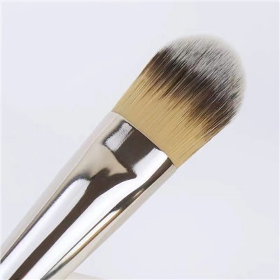 Кисть-лепесток для тональной основы МАС 190 Foundation Brush