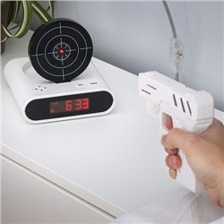 Часы будильник с мишенью и лазерным пистолетом