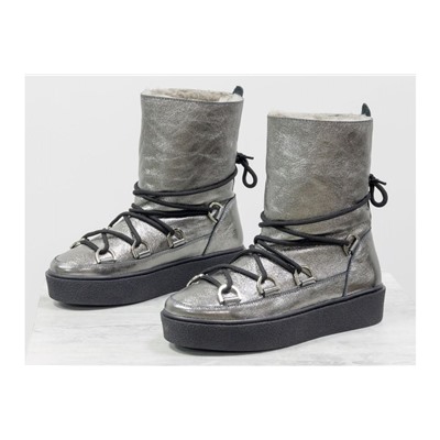 Зимние высокие ботиночки Снегоходы в стиле Moon Boot из натуральной кожи платинового цвета, на прорезиненной утолщенной подошве черного цвета, Б-17112-03