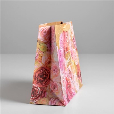 Пакет крафтовый подарочный «Поздравляю», 22 × 17,5 × 8 см