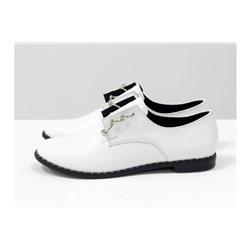 Туфли Дерби из натуральной коже белого цвета, со вставками из серебряной фурнитуры в виде пирсинга, вместо шнуровки, на невысоком каблуке, Т-17355-07