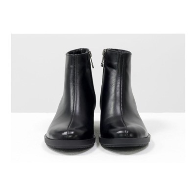Классические кожаные ботинки черного цвета в стиле Chanel, на не высоком каблуке со вставками черных глянцевых жемчужин, Коллекция Осень Весна,  Б-1833-01