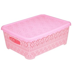 "Домашняя мода" Корзина-ящик пластмассовая для хранения "Вышивка" 34х25,5см h12,4см, матовый пластик, с крышкой, с ручками, розовый (Китай)