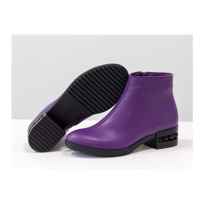 Классические кожаные ботинки в стиле Chanel красивого фиолетового цвета, на не высоком каблуке со вставками черных глянцевых жемчужин, Коллекция Осень Зима,  Б-1833-03