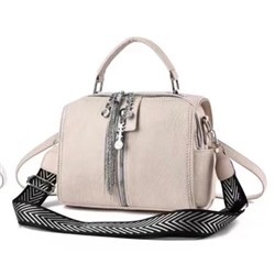 Женская сумка-рюкзак ЭКО кожа с декором светло-розовый