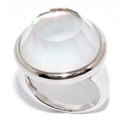 Серебряное кольцо с перламутром и ювелирной смолой