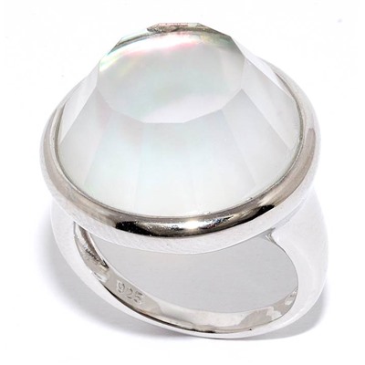 Серебряное кольцо с перламутром и ювелирной смолой