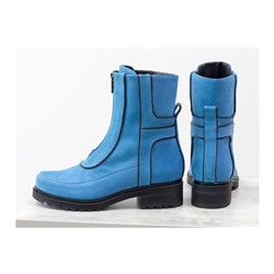Модные высокие дизайнерские ботинки в голубой замше и отделкой из черной коже на утолщенной брутальной подошве на невысоком каблуке, Б-1821-02