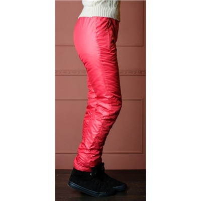 Утепленные зауженные женские брюки из глянцевой ткани с утеплителем флис, цвет -красный