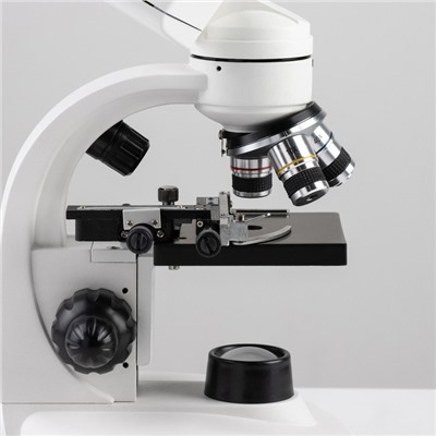 Микроскоп лабораторный кратность 40,100,400, подсветка