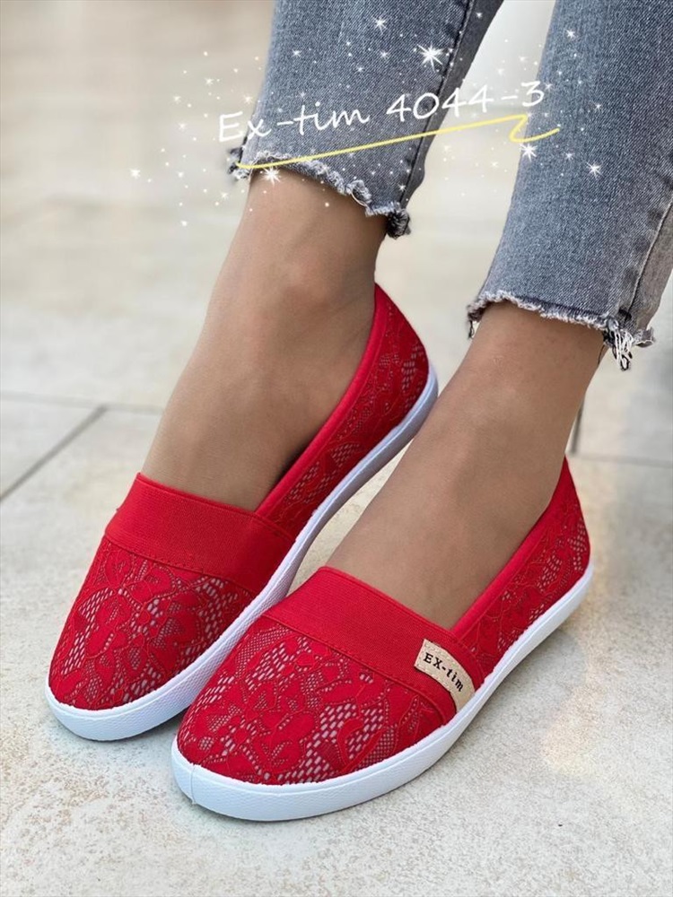Женская обувь 2023. Красная обувь 2023. Популярная обувь 2023 красные. Популярная мультяшная обувь 2023.