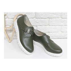 Туфли Монки из натуральной кожи болотного цвета с металлической пряжкой на низком ходу на белой подошве, Т-16611-03