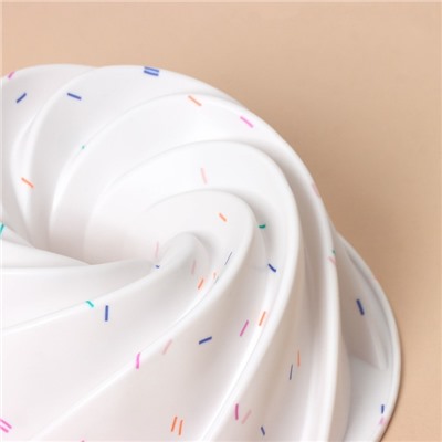 Форма силиконовая для выпечки KONFINETTA «Немецкий кекс. Вихрь», d=24 см, цвет белый