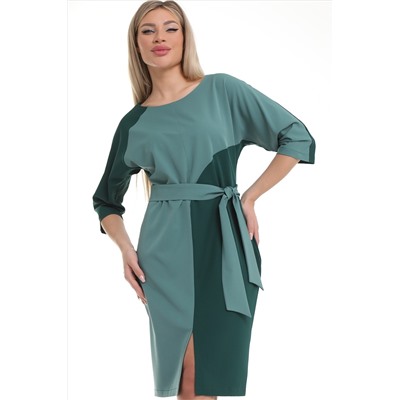 Зелёное платье-футляр с поясом