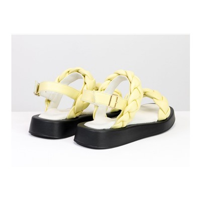 Кожаные легкие босоножки "дутики" с косичками, на невысокой черной платформе, выполнены из натуральной итальянской кожи пастельного желтого цвета, Новая Коллекция Весна-Лето от Gino Figini, С-2129-05