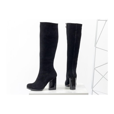 Высокие сапоги для женщин из натуральной замши черного цвета на расширенном глянцевом каблуке,  ТМ Gino Figini М-17405-04