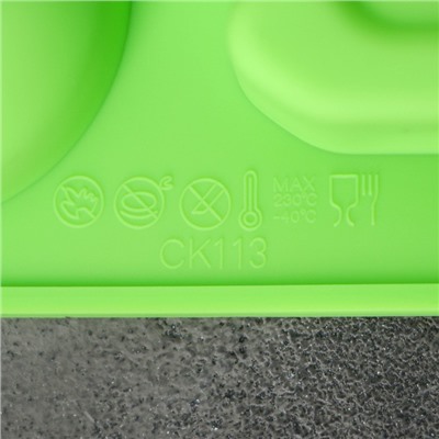 Форма силиконовая для выпечки Доляна «Новый год», 27×17×3 см, 6 ячеек (8×7×3 см), цвет зелёный