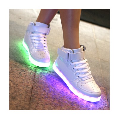 Светящиеся кроссовки с LED подсветкой 702, цвет Белый